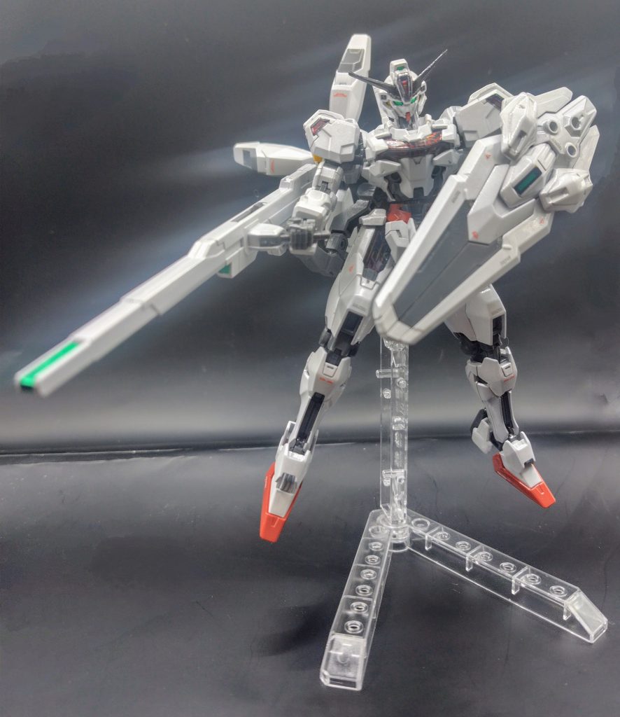 全塗装しなかったのは、今回はクレオスのGGXの実力をみるためという目的があったので、それが無ければ簡単フィニッシュで終わるキットでした。(普段はあまりHGを作らないと言うのもありますが)でも思いのほか白がいい感じだったので、ガンスタにも投稿しようと思った次第です。ありがとうございました。
