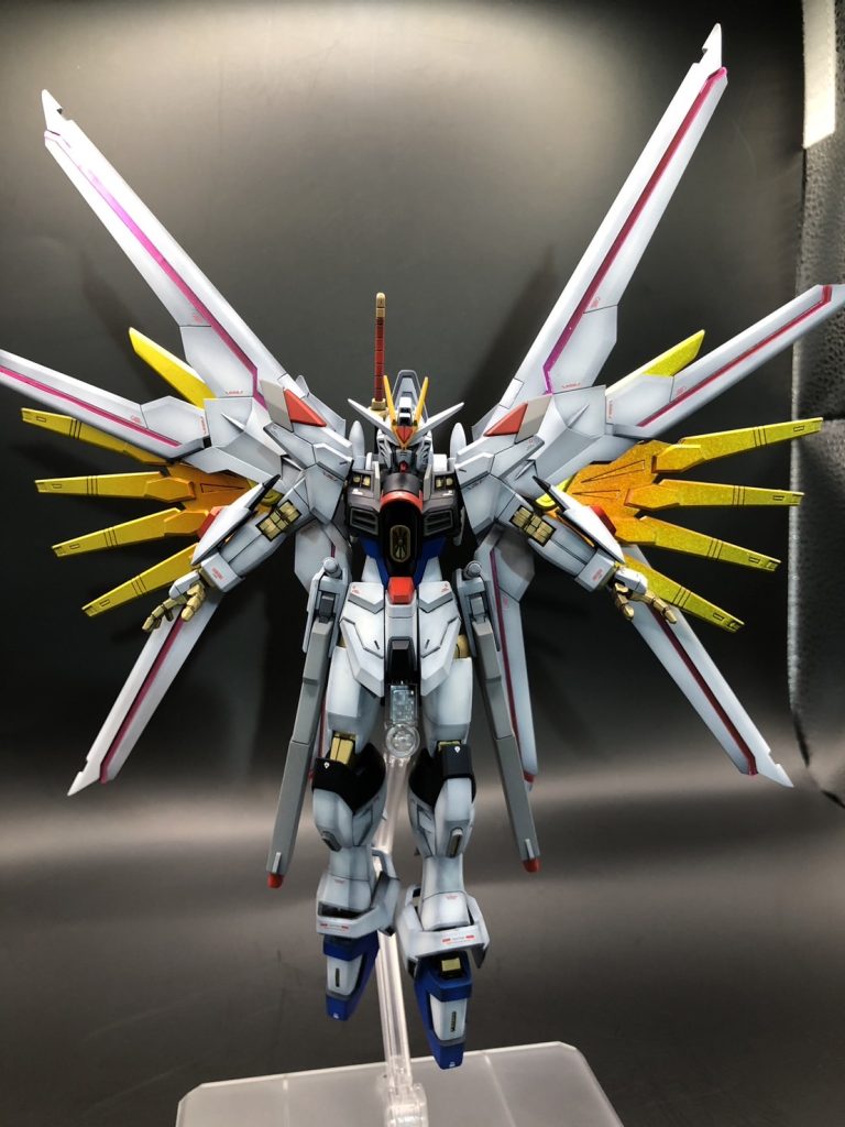 ミーティア脳内再生中ꉂ🤣𐤔今回はプラウドディフェンダーの金の羽だけ光沢キャンディー塗装で、後はつや消し仕上げしてみましたがいかがでしょうか❓