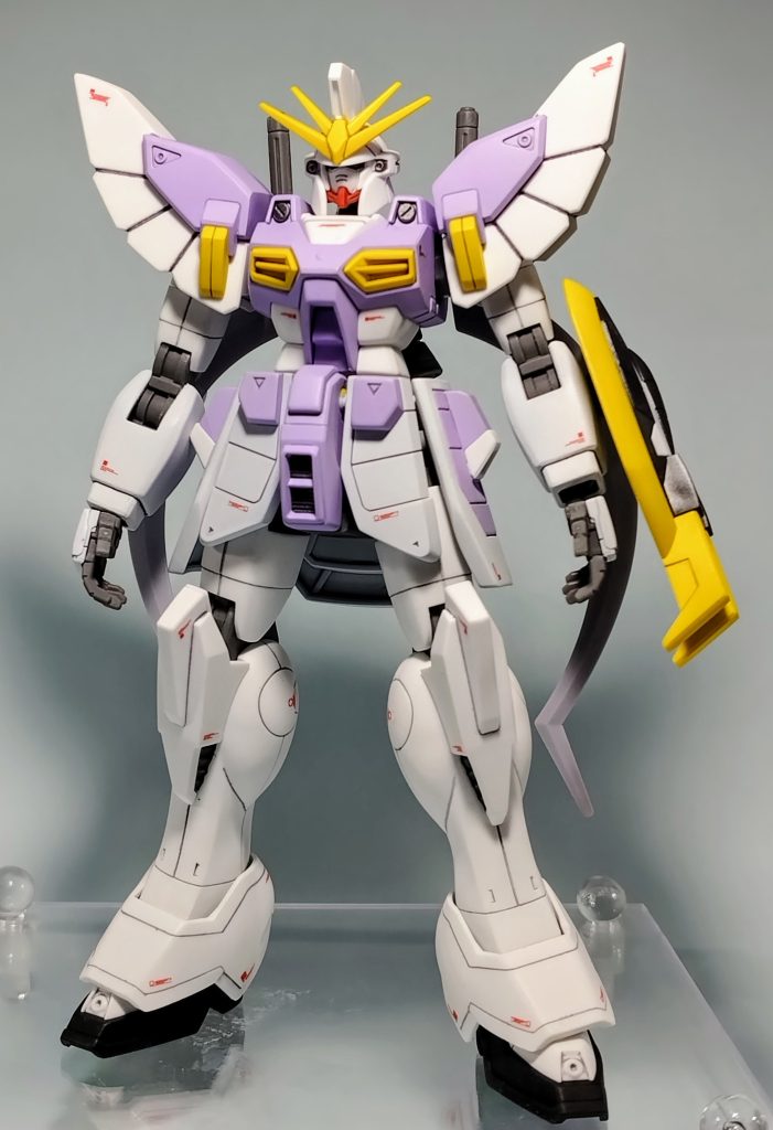 ストレート組で、肩、腕、脚のつなぎ目消し位しかしてません。白の一部と関節、顎の赤パーツ、ショーテルは成型色仕上げです。