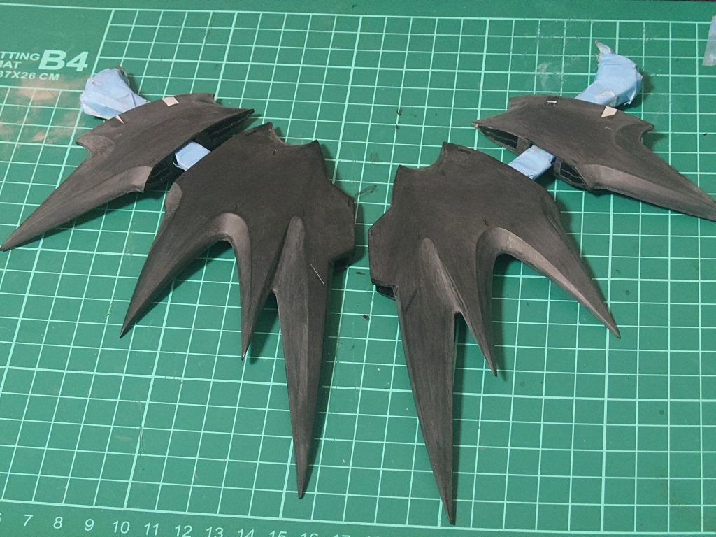 アーム塗装後マスキングしてから合わせ目とC面を極力削ぎ落とし、