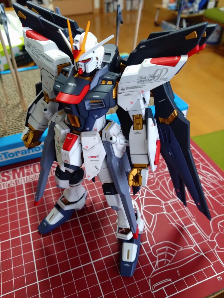デカール貼りボールペンで転写するデカールだったのに驚き!久々にやった気がします。すっかり忘れてましたが昔のデカールは当たり前のようにありましたね。いつからなくなったんだか。