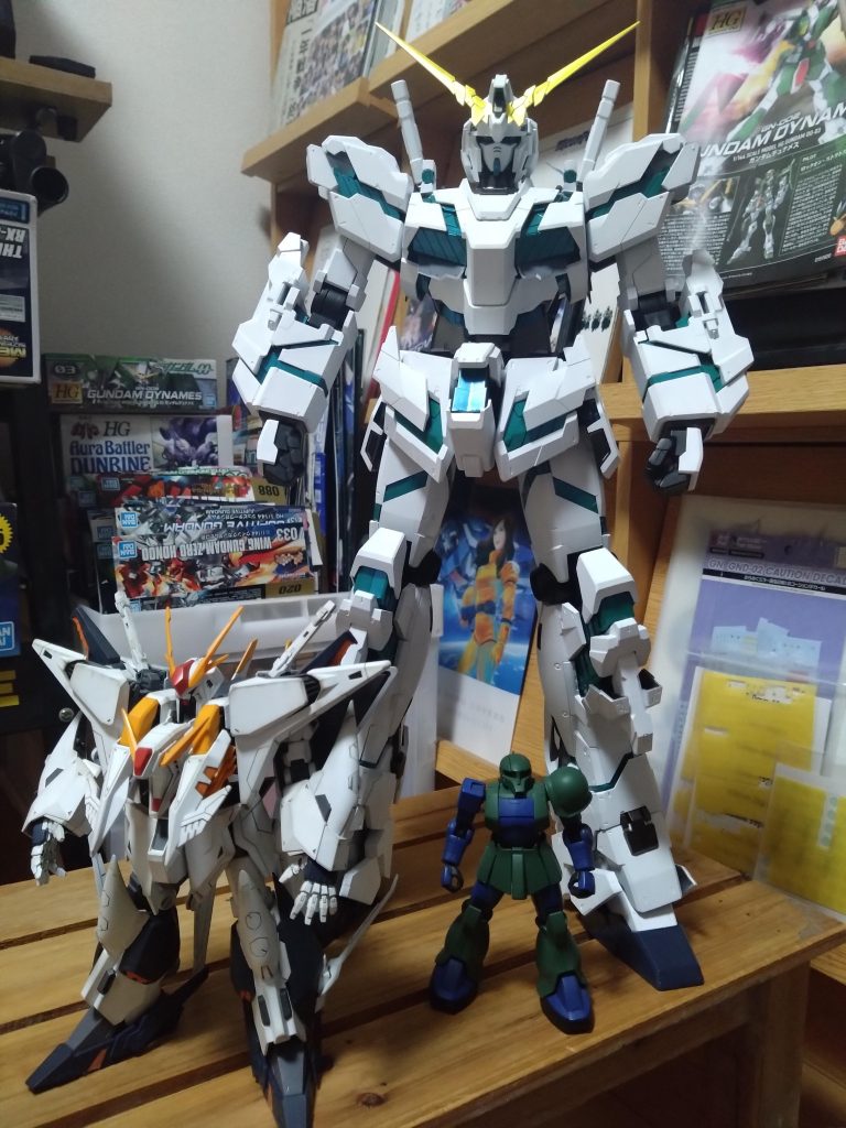 旧ザクさんとクスィーガンダムさんと