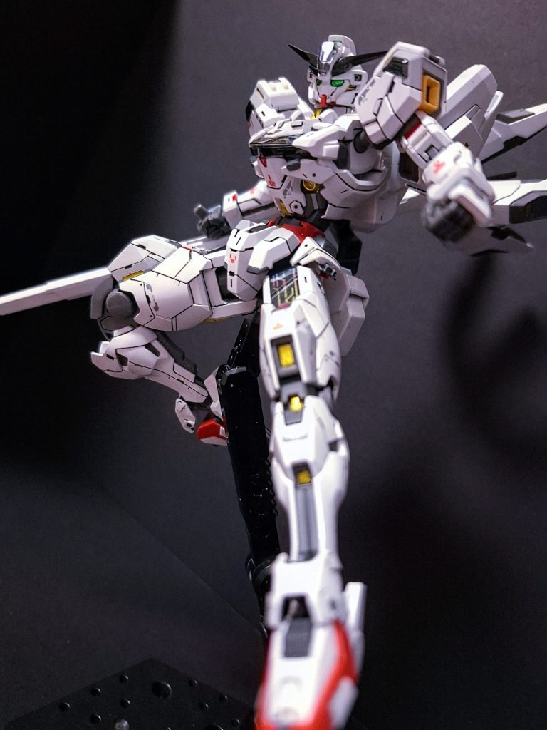 背景を白から黒に変えたりライトもいい感じのにしてます。でもやっぱカメラの質がいいですね。