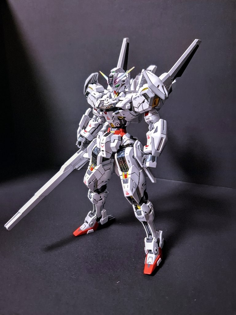 こちらはガンビッド装備状態です。アンテナも処理してあるのでビンビンです。特に好きなのはこのバックパックですね。V2みたいで好きです!!!!!お目汚しありがとう御座いました。今ガンプラがメッサー、クスィー、グスタフカール、そしてペーネロペーが揃いました!!高校生の小遣いをプリンのように食ったペーネロペーを作るためにも罪なプラモを消化しようと思います!!!!!ありがとう御座いました。