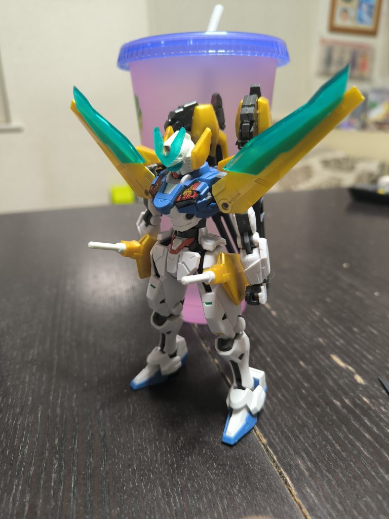 全体図バックパックが大きい分重心が後ろに行っているのでそのまま立たせようとすると少し前のめりになってしまいますね