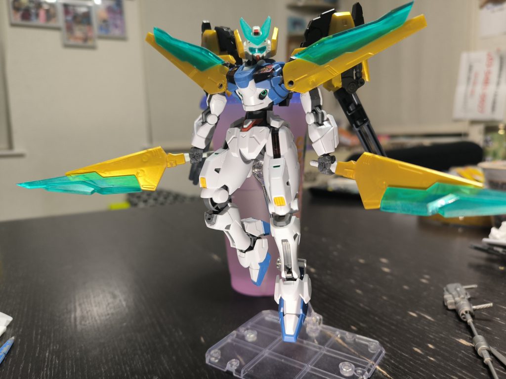 そして太ももにはビームサーベルがマウントしてありメイン武器が使えなくなった時用の奥の手となっています