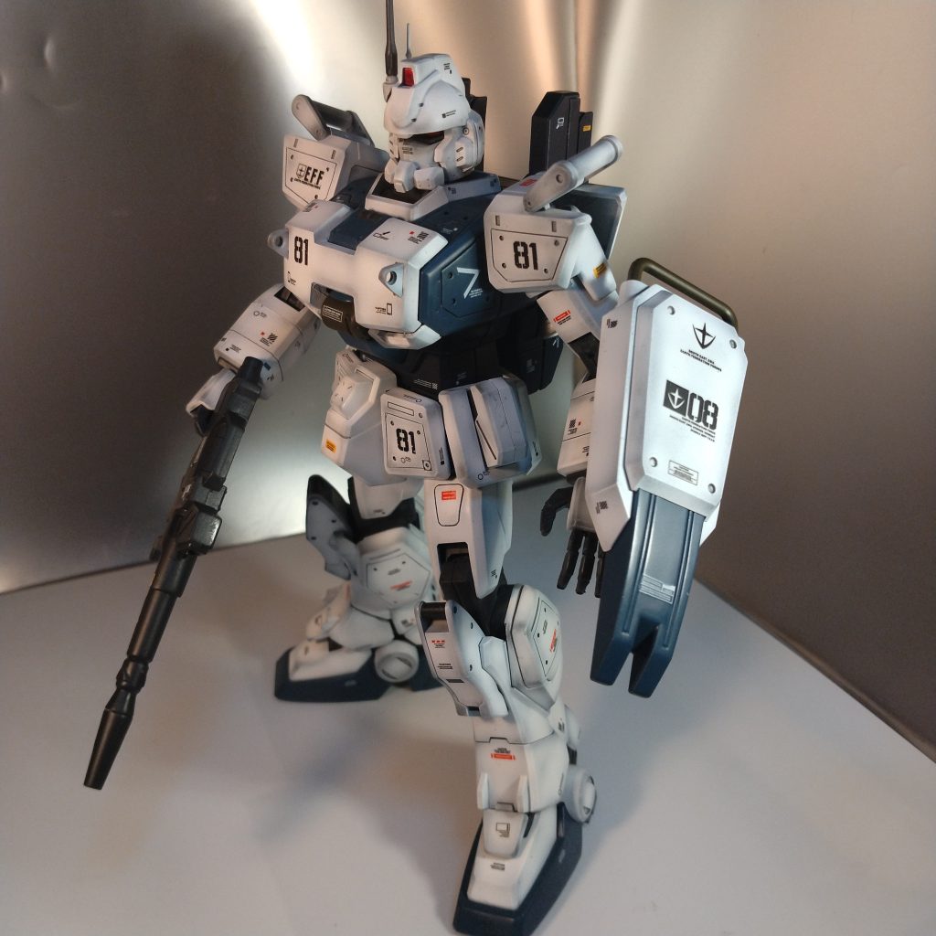 グラデーション塗装にめっちゃ悩みながらカラーリング変更をしないで!イメージ変えない程度のスジ彫り入れました!(笑)