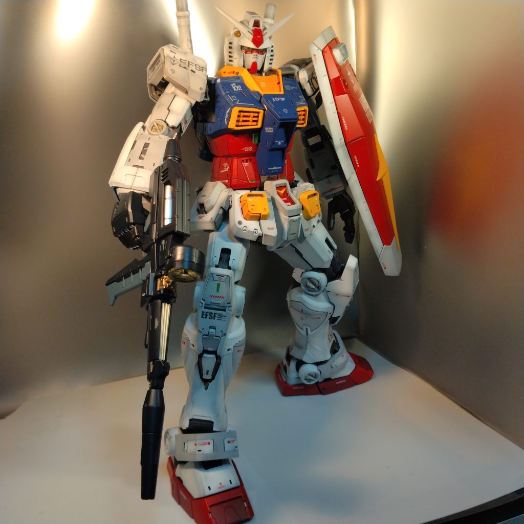 今回はスジ彫り無しのグラデーション塗装のみでの製作です！