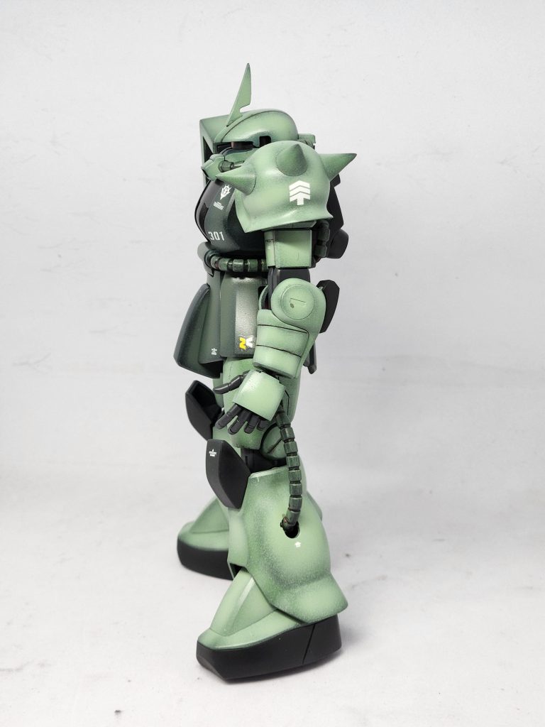 横1。REVIVE版も作ったことがあるので、作りながら色々な違いがあり、楽しめました😀肩のデカールは指揮官と隊長と大尉を全て履き違えて貼ってしまいました💦勉強不足でお恥ずかしい…😢