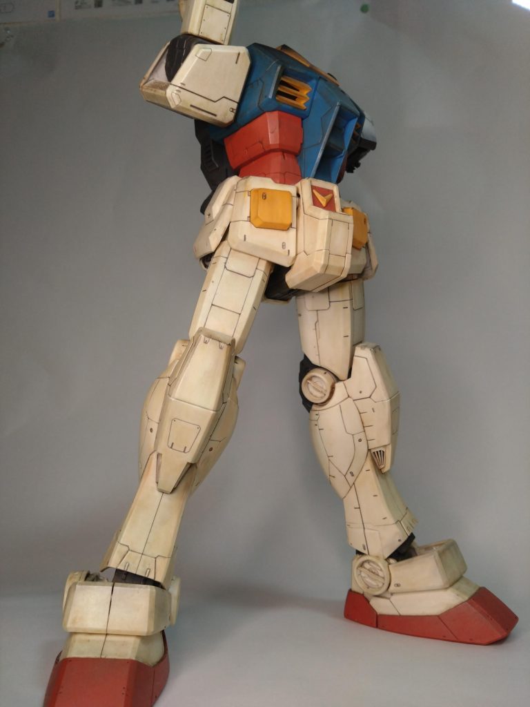 下からラストシューティングのポスターの構図にしたかったのですがデカ過ぎて収まりきらず。