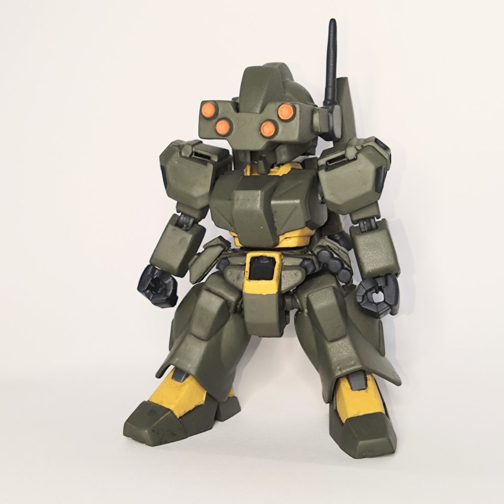 HGUCエコーズジェガンとSDジェガンを組み合わせて作りました。SDCS体型になるよう腕や脚を短縮しました。