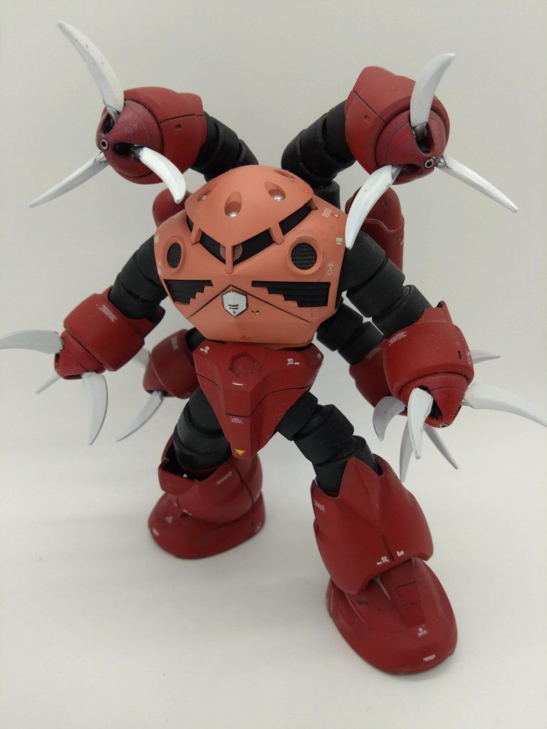 クローフルオープン背面がゴチャゴチャなので自立が難しい。