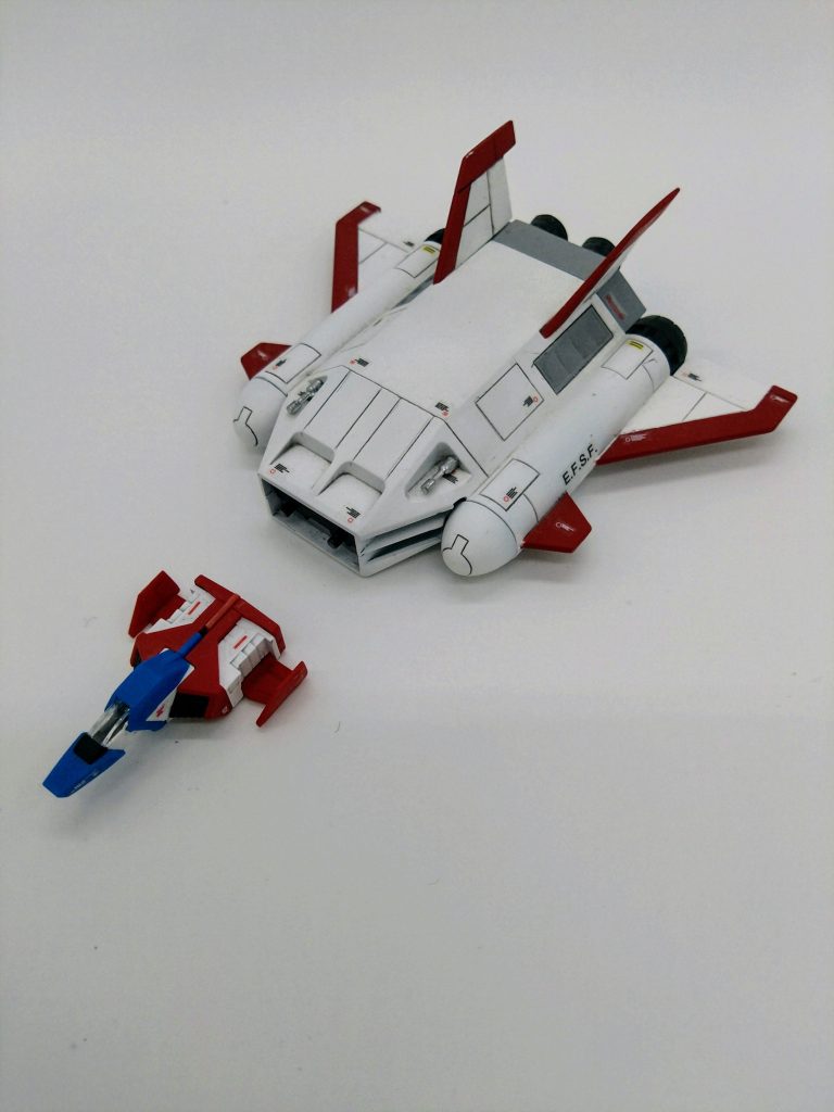 分離コアファイターの尾翼はドッキング重視の為カットされてありません。