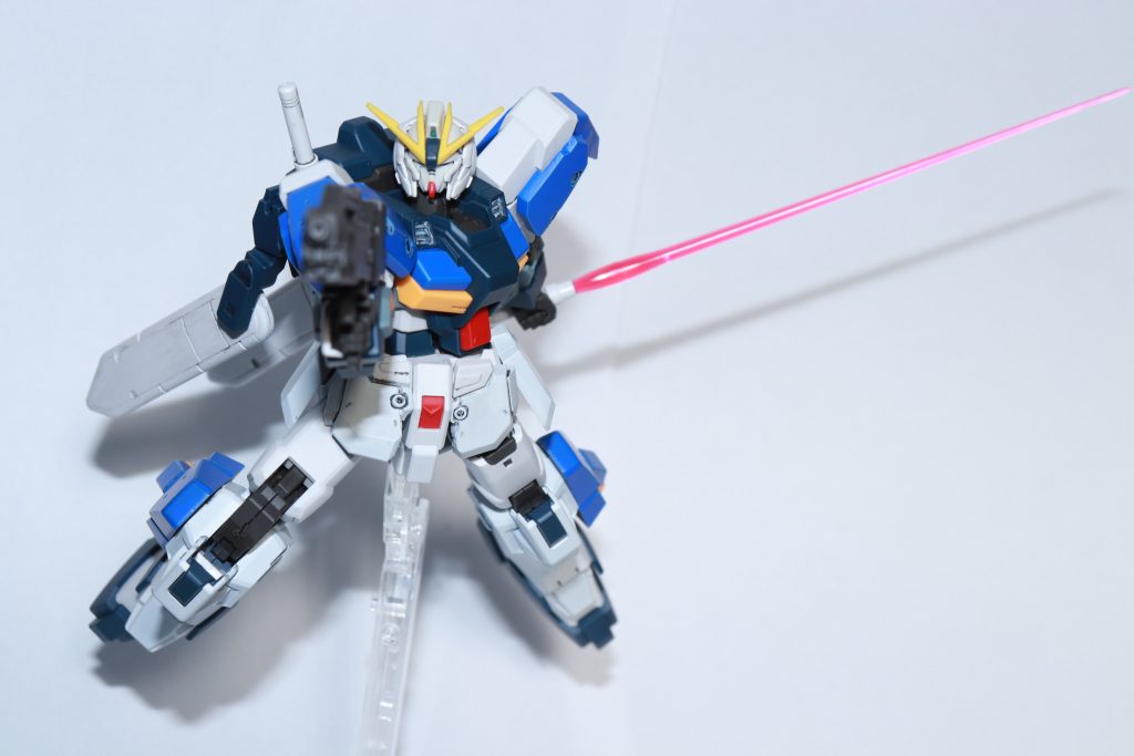 今回は半年以上振りの新作となったガンダム頭のジーラインでした。今回はそこまで大きな加工はせずに塗装変更多めで済ませました。実はもう1機ジーラインが残ってます… ご覧いただきありがとうございました!!