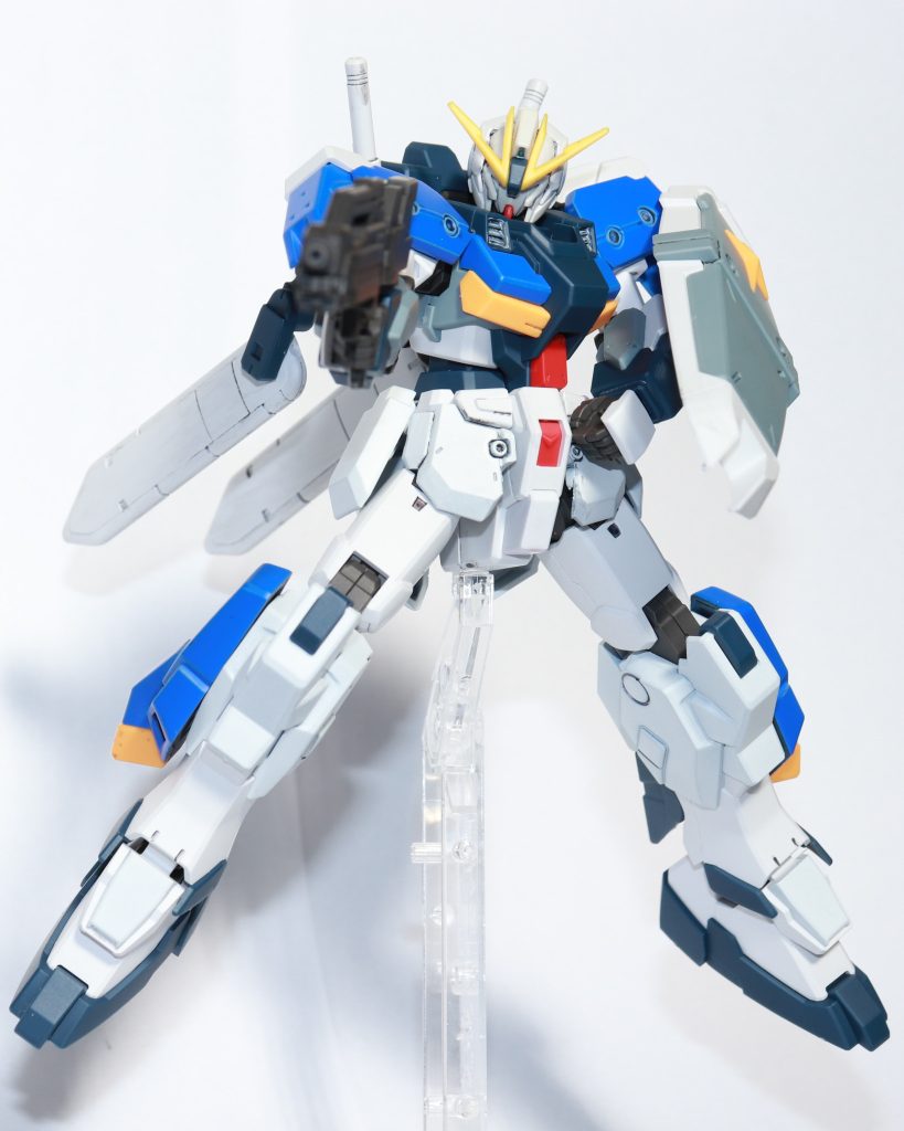 ご無沙汰しておりました。どうも,よっぴーです。 今回は3次受注時に購入したジーラインスタンダードアーマーをベースにガンダムタイプのMSを作ってみました。