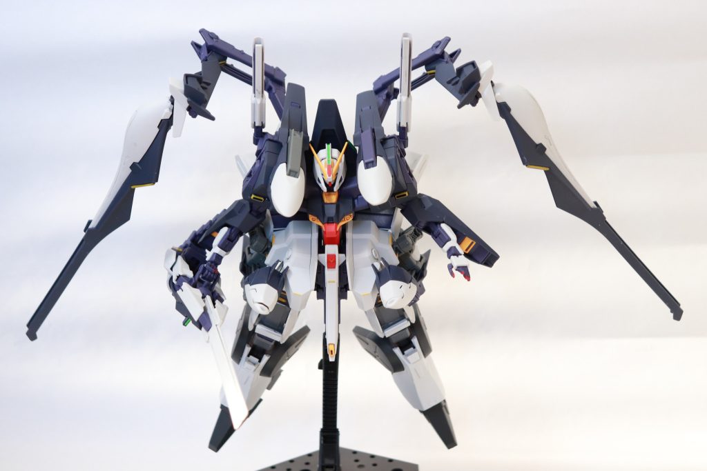 ガンダムMk-Ⅴ風の脚部はドーベン·ウルフのものから改造本体に合わせて塗装しています。