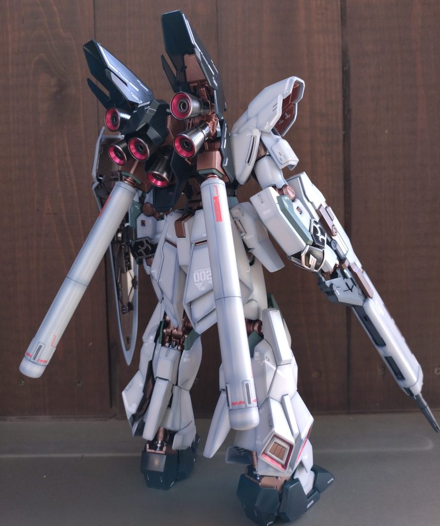 後ろからちゃんと赤紫のとこはマスキングして塗りました