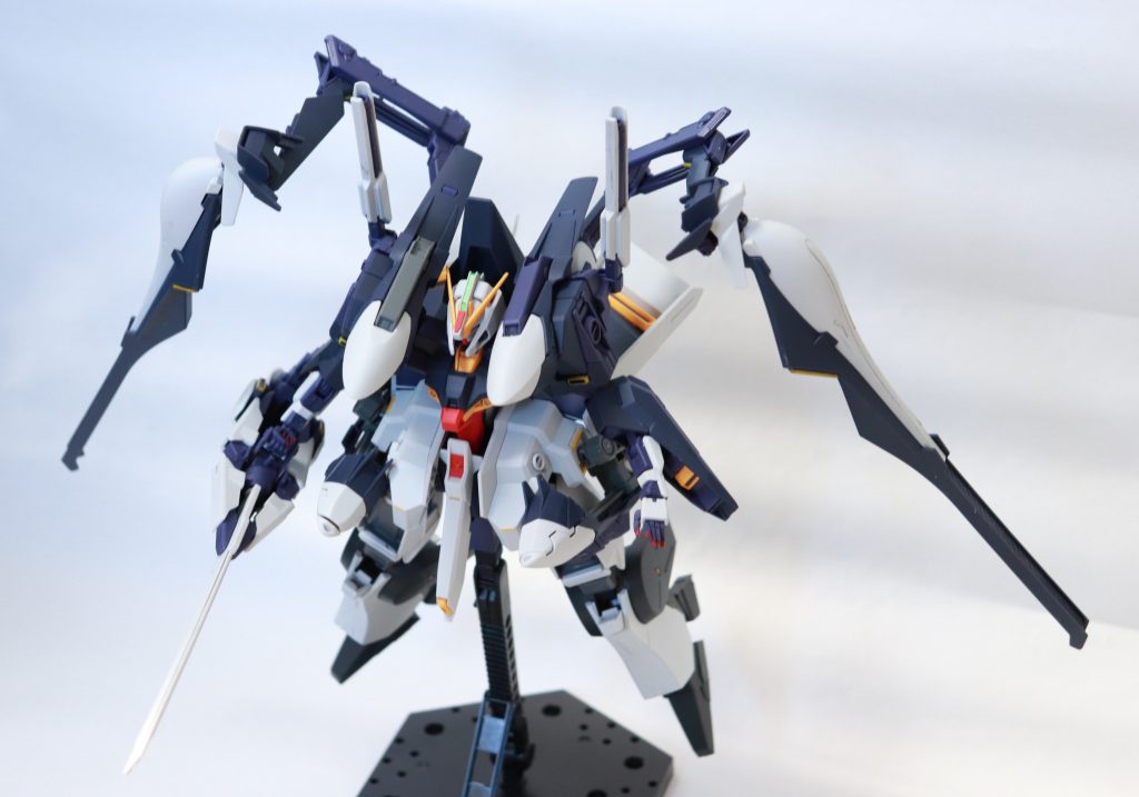 ガンダムTR-6の高機動形態フラッグシップ機として,コスト度外視で作られた機体だそう今回はフルドドⅡを2機装着したラー第2形態を作成しました(設定画がそのタイプだったので…)。