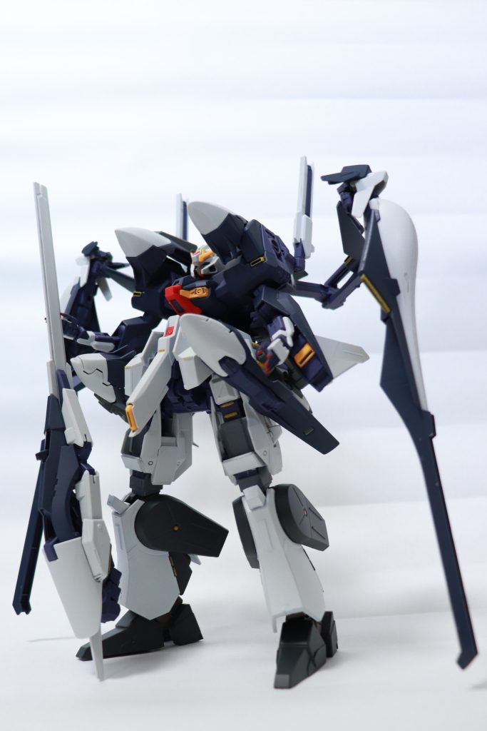 A.O.Zより,ガンダムTR-6の高機動形態“ハイゼンスレイⅡ”を作ってきました。今回は一般的な細長い脚ではなく,ガンダムMk-Ⅴタイプの脚を装着した仕様を作成Twitterでたまたま画像を見てから一目惚れでした…笑