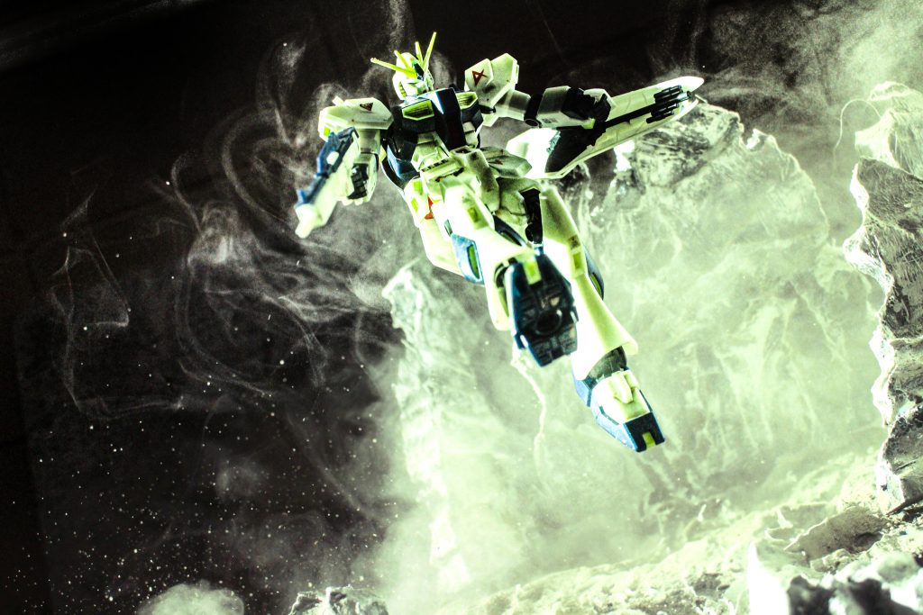 岩のジオラマ製作理由は、私の手元のビルや山のジオラマよりνガンダムの雰囲気あうかな〜と挑戦してみました(iori_sei)