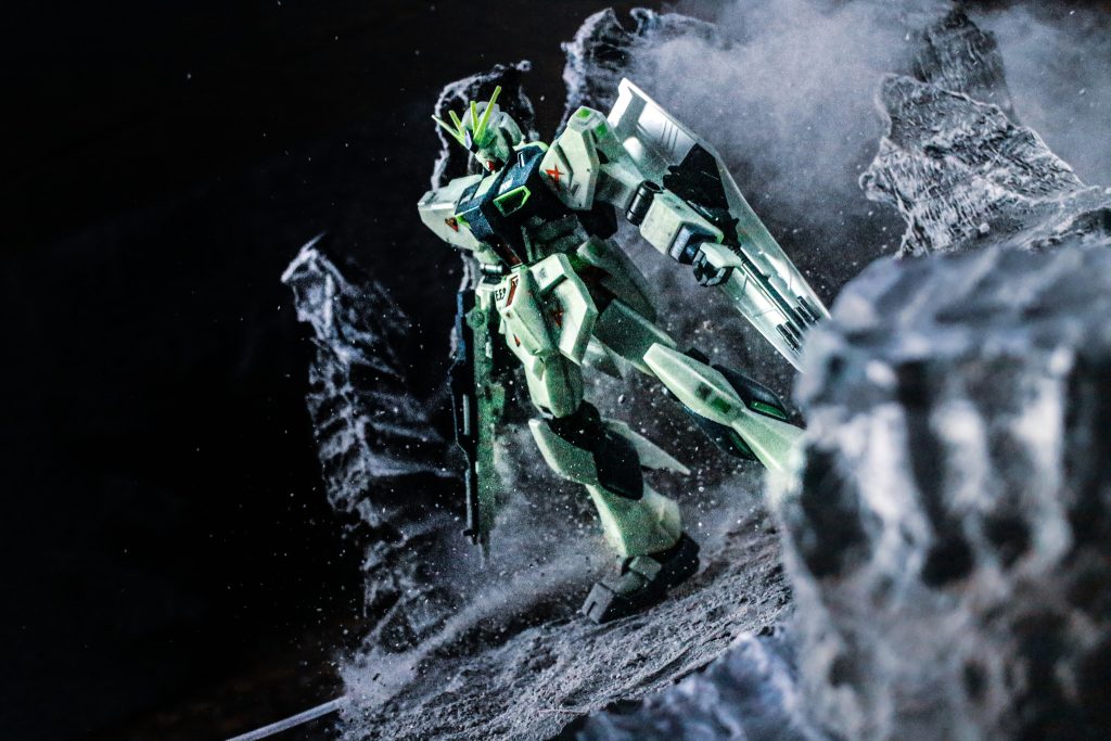 今回は、つや消し→リアルタッチマーカーグリーンで製作してグリーンが強くなるようにしてみました(gundam-kao6)