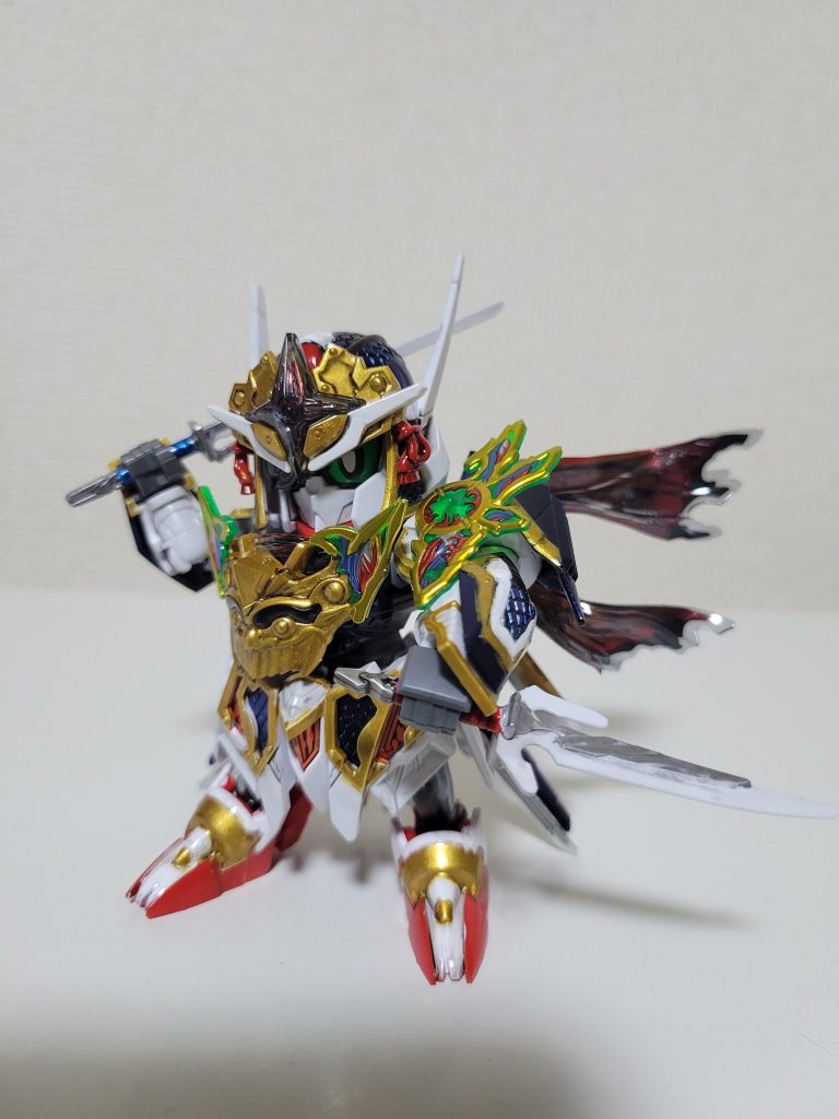 はみ出した部分をマジックリンで落とせるように水性のファインゴールドを使用しましたが、もっと黄色がかった金にしたかったです🫥