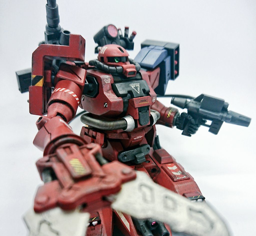 ・フル装備基本的に作業用ながら装備の換装で戦闘支援も可能である(元連邦士官である社長のコネで法的にグレーゾーンな部分を〝自衛用〟でクリアしているらしい)オプション武装はキャノン砲、3連ミサイルポッド、作業戦闘兼用の改造ビーム・スプレーガン等があるマゼラタンク部分にはビームトーチが設置してあり自衛と作業で使われている…みたいな感じです