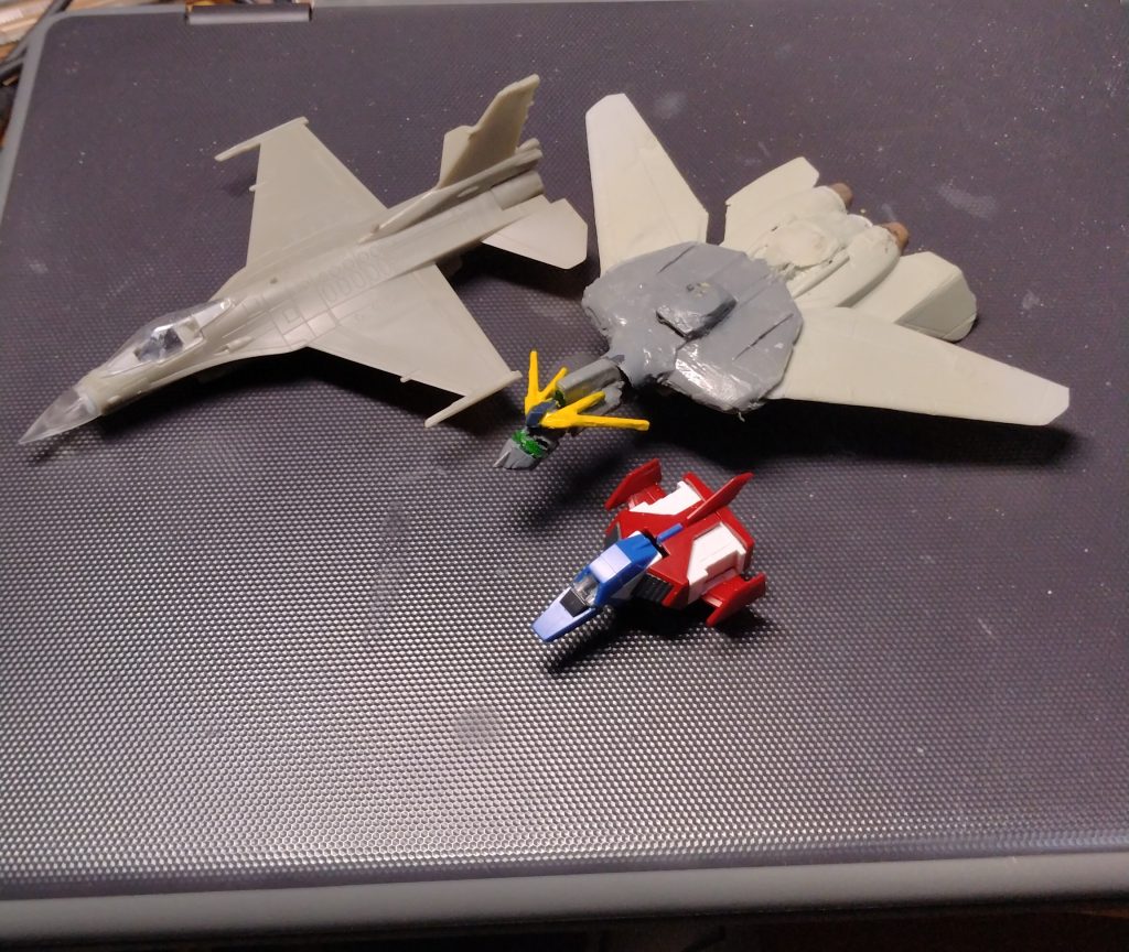 作品名：<p>　コアファイター付きのガンプラ買ってきた。 　同一縮尺（1/144）の現行戦闘機やジクスのコアファイターと並べたけど『小さっ！』 　こんなんでマジ飛ぶのか？この翼面積で揚力発生するのか？ 　推進力があっても放物線しか描け […]</p>