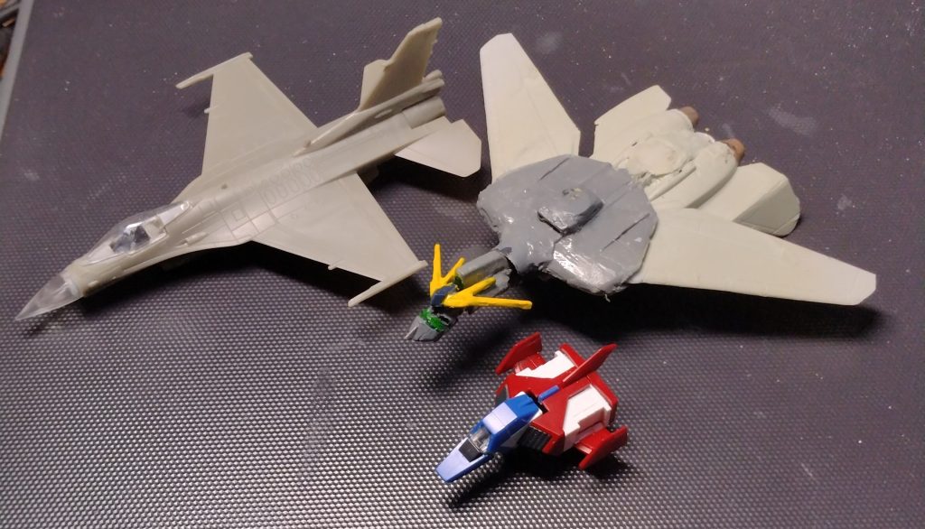 　全体がＡＢＣの三つのパーツから成る。エアロパーツ／Aero‐Partsコントロールパーツ／Control-Partsベースパーツ／Base-Parts　首が回転し、ガンダムヘッドはそのままＣパーツ／コアファイターの機首になる。　ところで、ガンダムのコアブースターって零戦サイズしかないけど飛べるの？