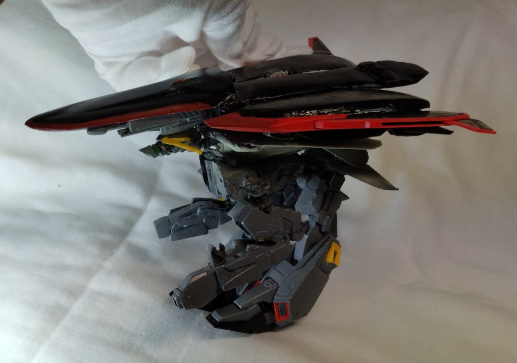 　大気圏内低空低速飛行の時は、ガウォーク形体にもなれる。　脚部以外にも推進器が有るので、ヴァルキリ◯みたいに『実際にはホバリングすると前進できません』みたいなオチは有りません。　シールドが上面なので低空飛行時の対空防御も万全。