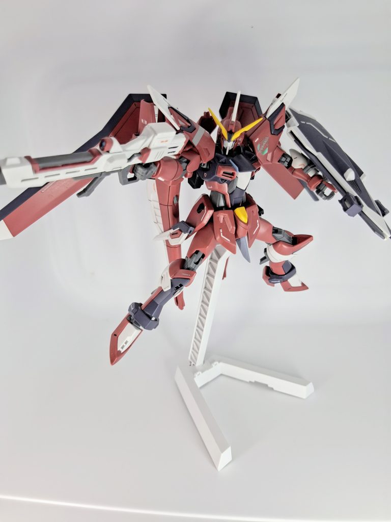 本体は人間に近い手足のプロポーションが好きなので殆ど手を加え(られ)ず、少し短いと感じた太ももを1mm延長した程度。バックパックの改造がメインで、何をしたのかは後述します。