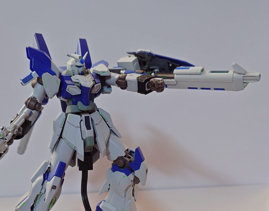 ビームライフルのカバー(?)とジャンクパーツを合わせてビーム砲を作りました。長距離射撃したい時にどうぞ