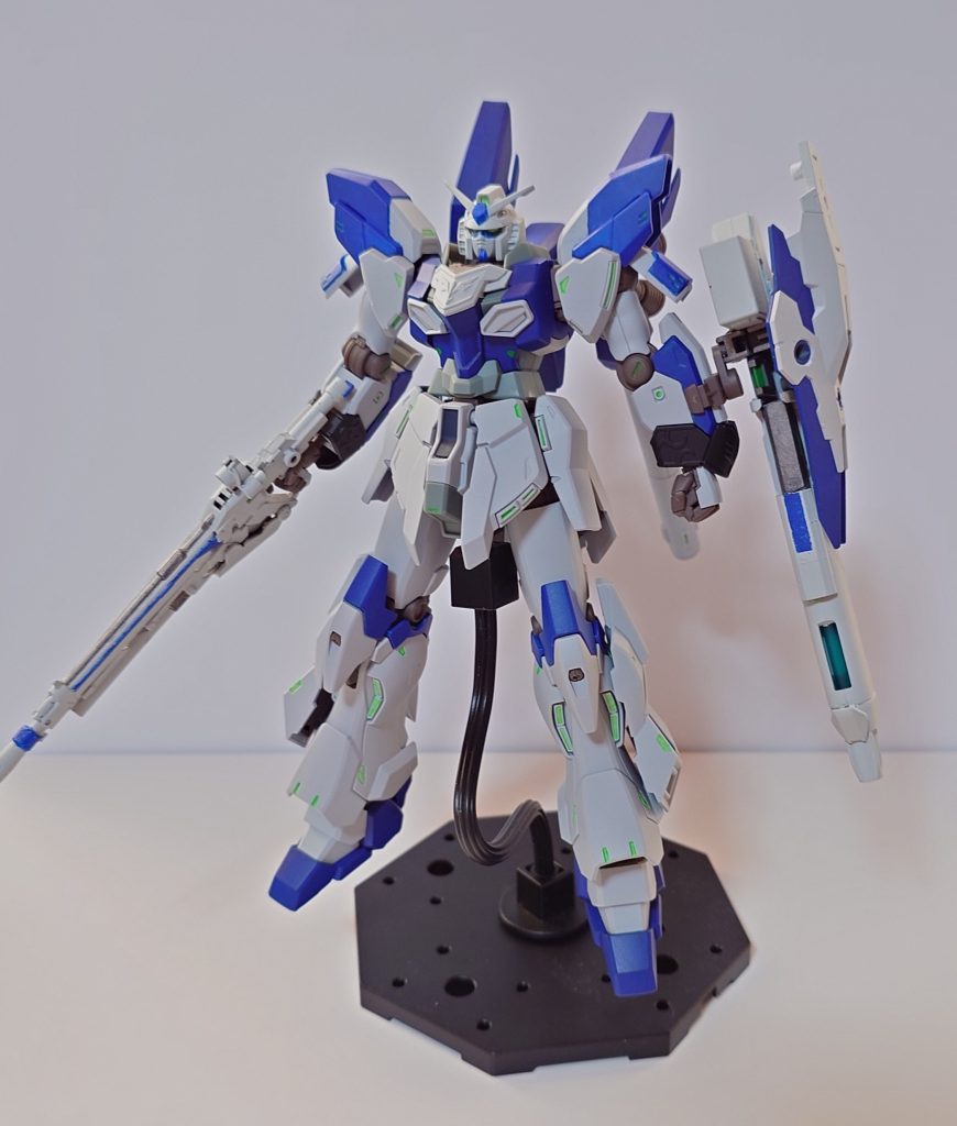 フル装備ガンダムだ!デカール貼りとバズーカ忘れてたけど、もう一機作る予定なのでそれまでにやろう