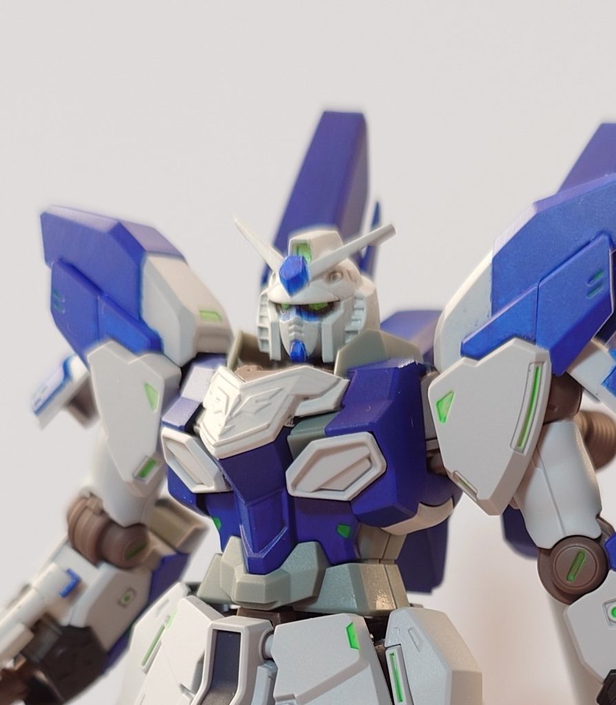 変形したり羽付いてるガンダムもいいけど、なんやかんやで初代の顔が一番好きだね