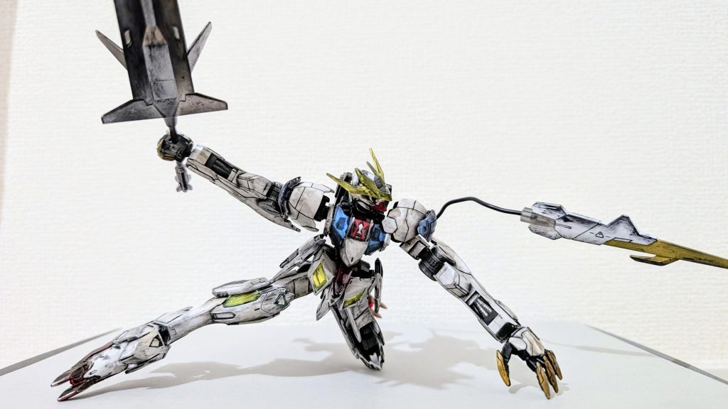 クリアパーツは内側をメッキ系で塗ると良いよ!って聞いたので実践透けを残しつつも重たみのある仕上がりになりました