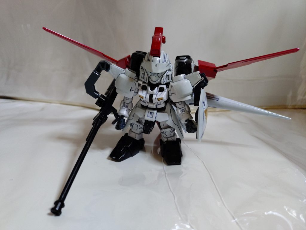 トールギスFはそこまで好きな感じでは無いのですがランスは装備させたかったのでジンクスIIIのものを拝借マウントさせるのに悩んでいたら恐らく1/144イージスの物と思われるパーツを発見、上手く付きマウントさせることが出来ました✌️