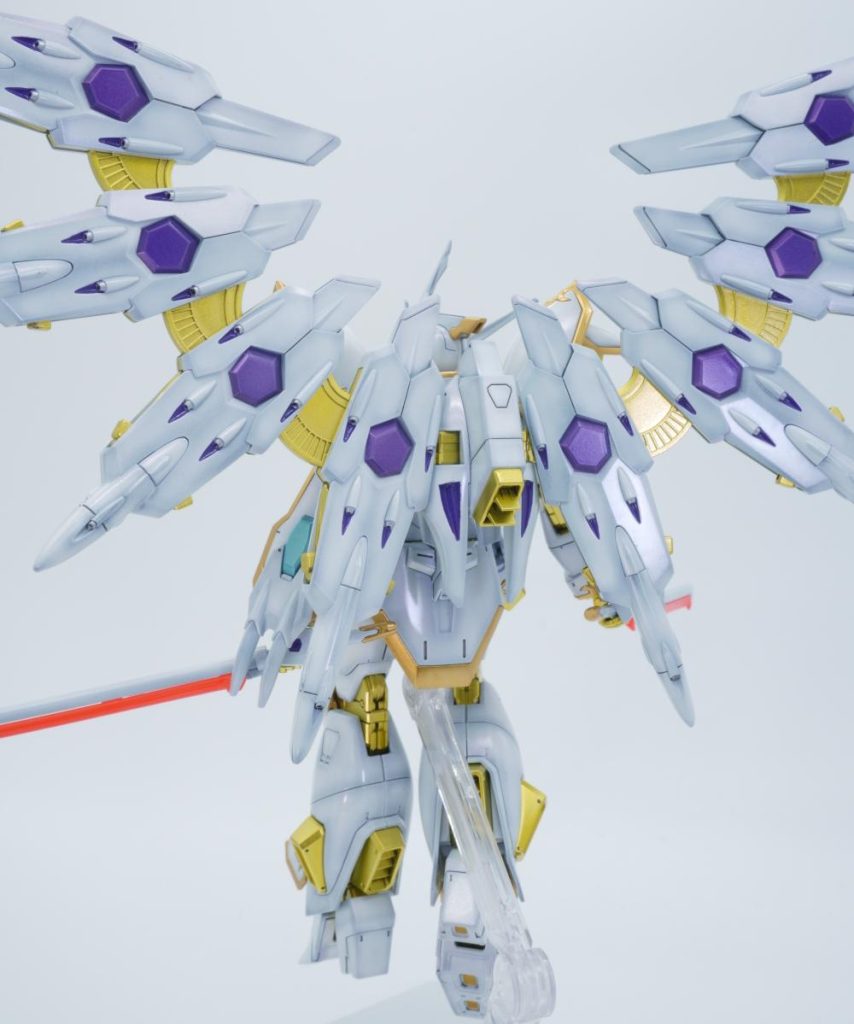 サハスラブジャの色分け部分は、マイカパウダーで色を作っています。色だけを見るとフ○ーザーみたいになりました。