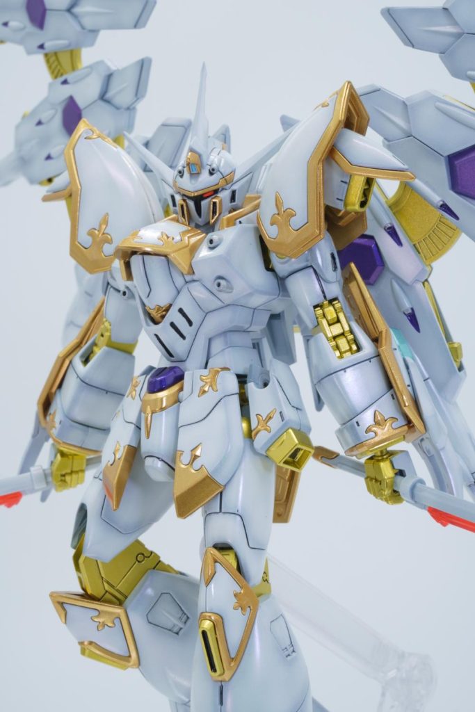 パールには、アルカナホワイトを使用しています。個人的感想ですが、アルカナホワイトだとホワイトの上に塗装をしても黄色があまりでないので愛用しています。