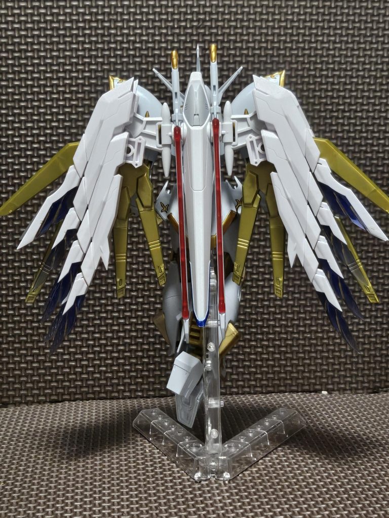 サーベルを腰ではなく背負い物に変更。