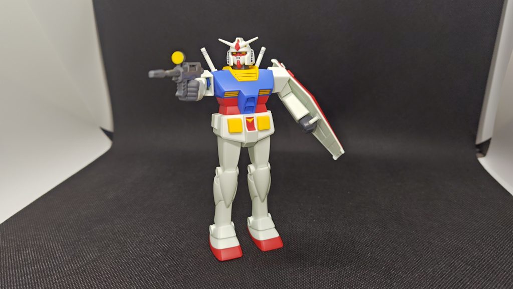 ガンダム的なポーズチャレンジ。ビームライフル撃つとこですが、流石に足が動きません。