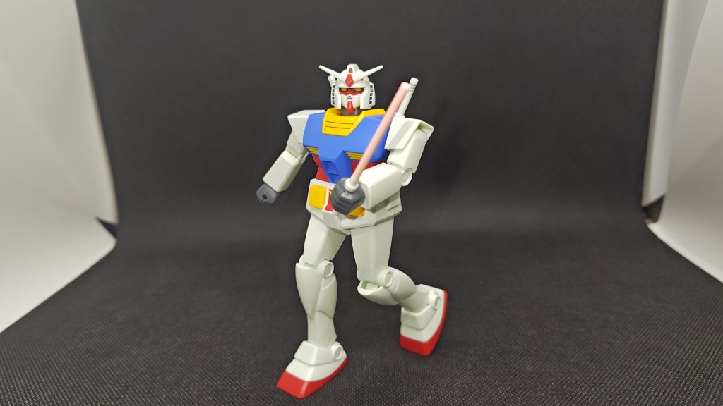 ガンダム的なポーズチャレンジその2。アイキャッチでビームサーベルを振り抜いてるポーズのつもりですが···お察しあれ。