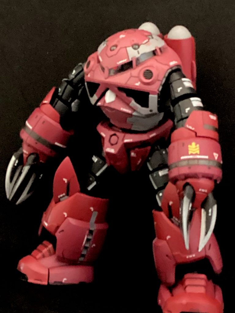 う〜ん、スタイルは最高です!しかし、関節構造を複雑にしたせいか、ポージングするたびにパーツがボロボロと、、、一部接着しました、、、。