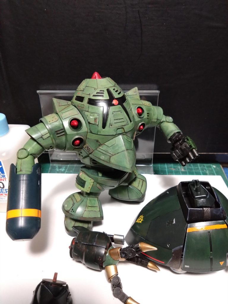 過去のズゴックの武装にも差し替えできます。