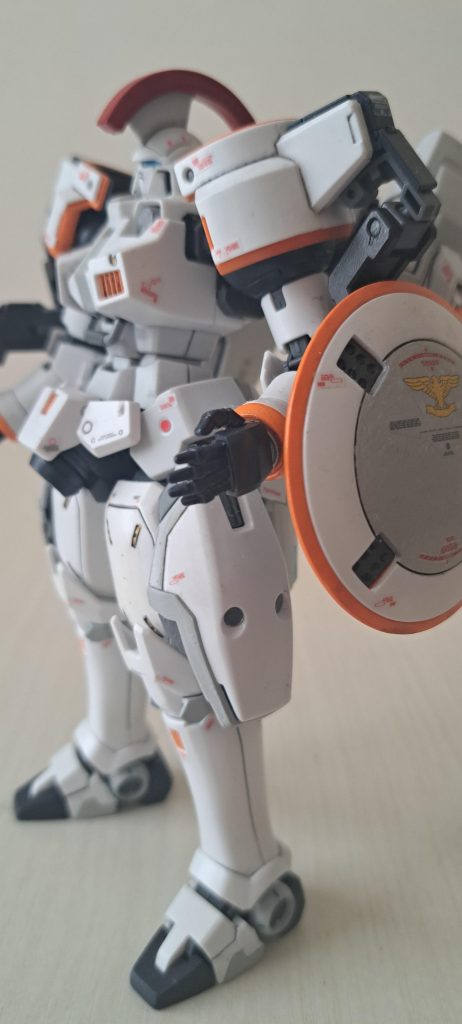 いつも通りそのまま作製しました。オレンジと色分けのグレーを塗り、スミ入れ程度です。あとは添付のシールにつや消しスプレー。