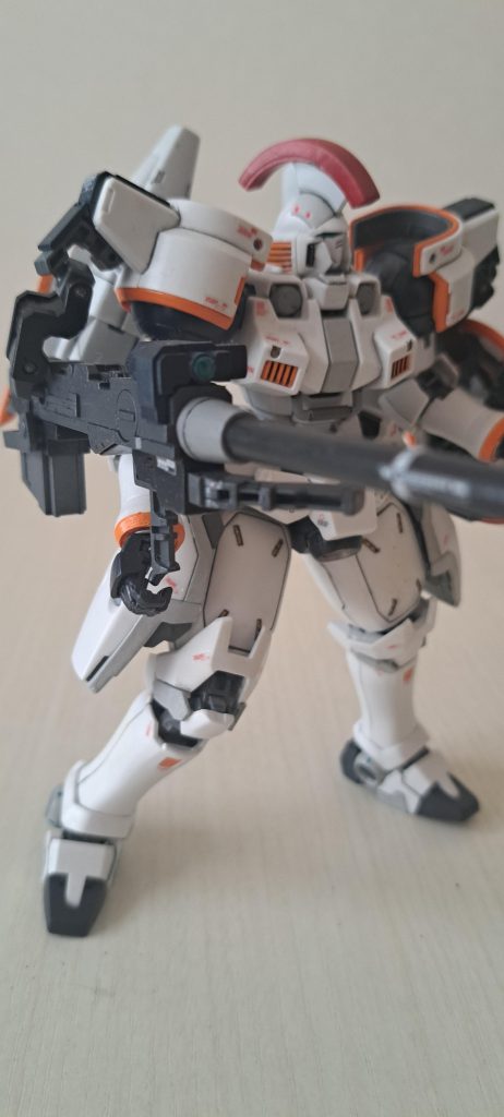 いつも1/144のHGばかりなのでこの大きさといい、ちゃんとした造り、迫力。