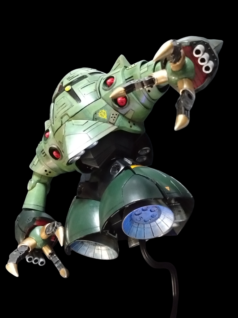 戦場は宇宙へと移動してジオンは色々な実験機を投入、地上での機動性が問題でしたがサイコミュ搭載の試験機の余剰パーツを使用して宇宙用に改造されたようです。しかし実験機ということとパイロット不足の為サイコミュ兵器は搭載されなかったようです。 