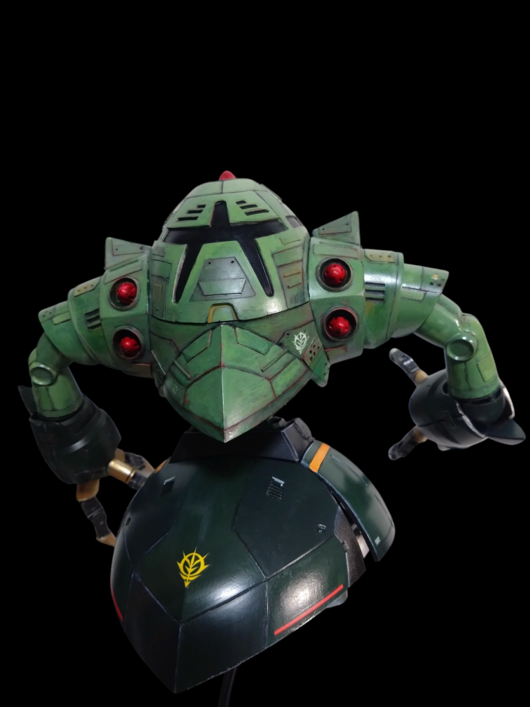 後姿です。モノアイは外してみました。