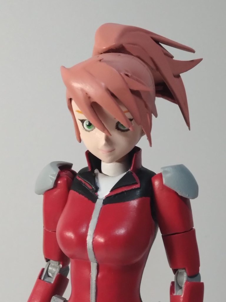 アップ写真。サムネ画像コレと迷いましたがライフル構えにしました。色々な勉強をさせてもらったスーパーフミナですがやはり最近の美プラの進化の凄さには敵いませんね。今回パイロットスーツなので余り気にならないかもですけど、やはり肩幅や関節はゴツいですよね。今後は以前アイデアあって衝動買いしたダイバーナミやチナッガイも積んでるのでいつか制作しようと思います。🤔 