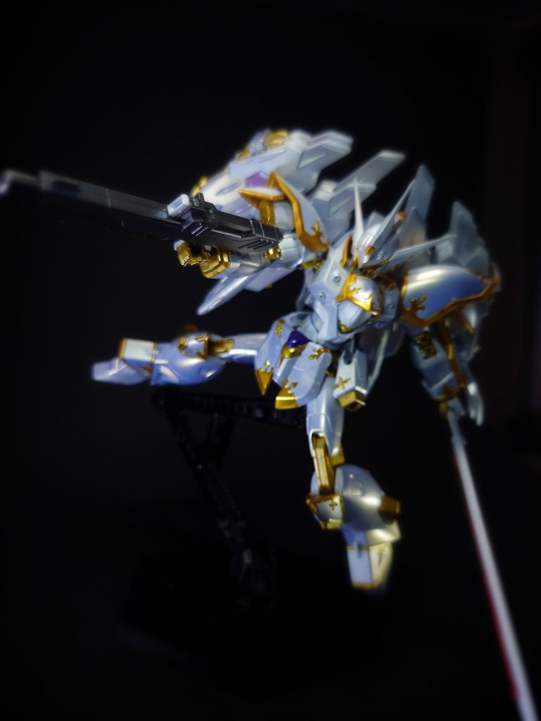 OWC-M1R1/F 高エネルギービームライフルビームライフル。ルドラと共通の装備。非使用時はリアスカートにマウントされる。