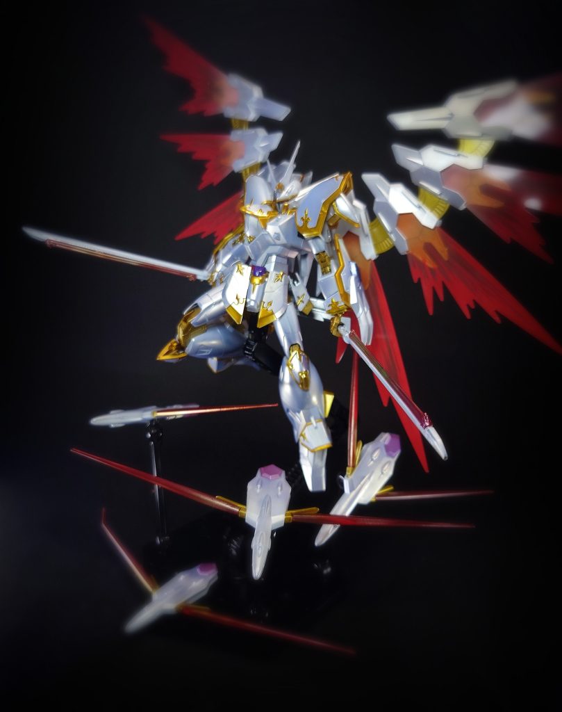 OTOS-815/J サハスラブジャウイングユニットの武装プラットフォームに搭載されている計8基の遠隔操作兵器。 「サハスラブジャ」はサンスクリット語で「千の手」あるいは「千の手を持つもの」、転じて「千手観音」を意味する。端末1基につき4門のビーム砲を内蔵し、全基合わせて32門も有する。端末の左右から一対のビームカッターの展開も可能であり、特攻格闘兵器としても使用できる。